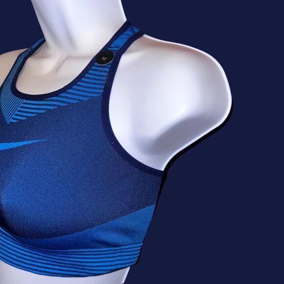 NWT Girls' Nike Fe/Nom Sports Bra Size Medium - Picture 2 of 5